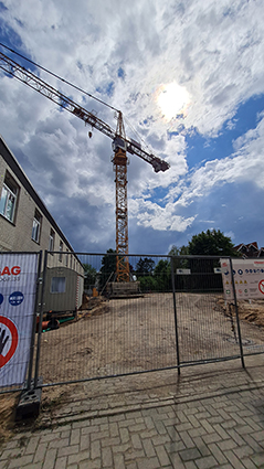 baukran Baustelle: Hier entstehen unsere inklusiven WGs!